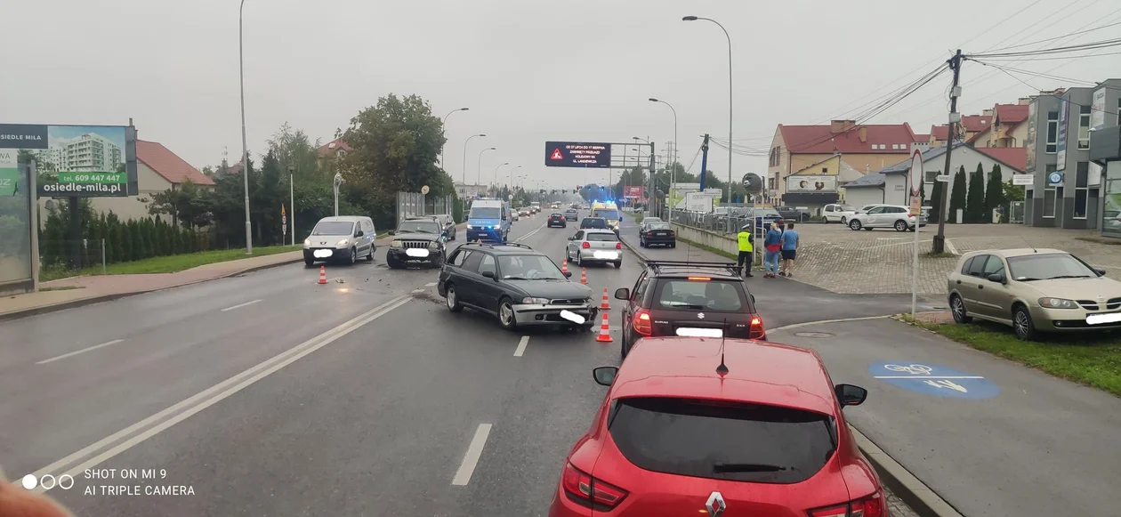 Wypadek z udziałem 4 samochodów na al. Sikorskiego [ZDJĘCIA] - Zdjęcie główne