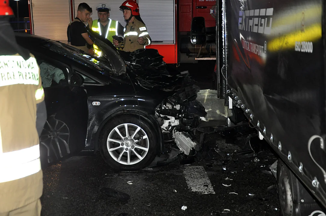 Wypadek na obwodnicy Mielca. Zderzenie busa z osobówką - Zdjęcie główne