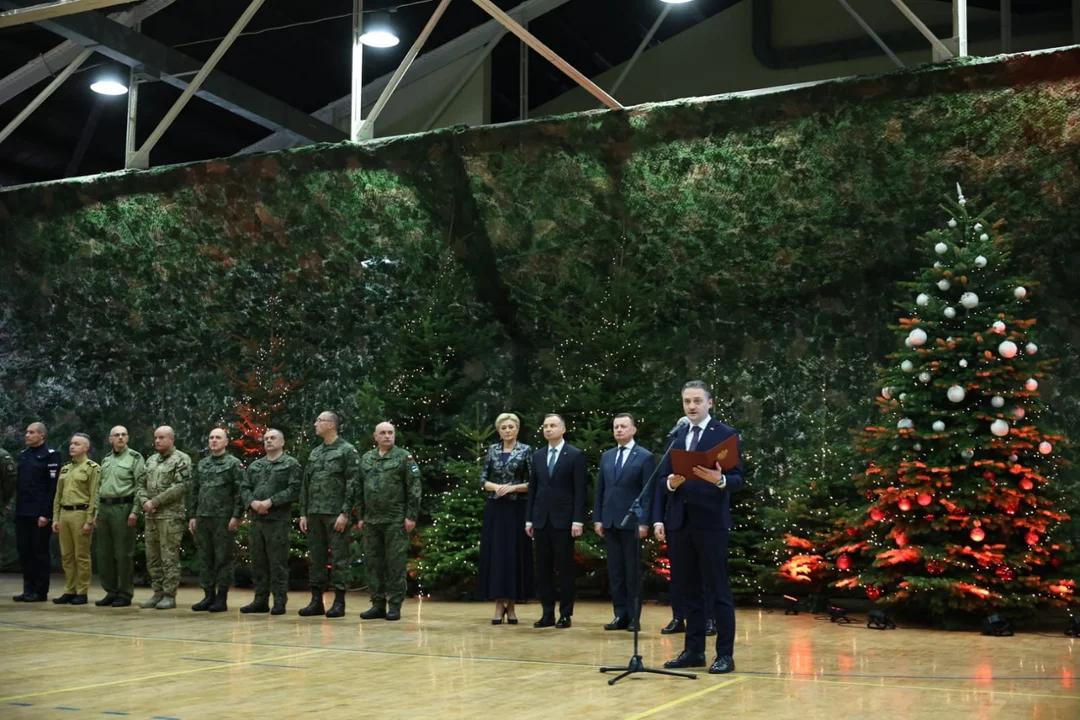 Andrzej Duda w Rzeszowie. Wspólna wigilia prezydenta z polskimi służbami