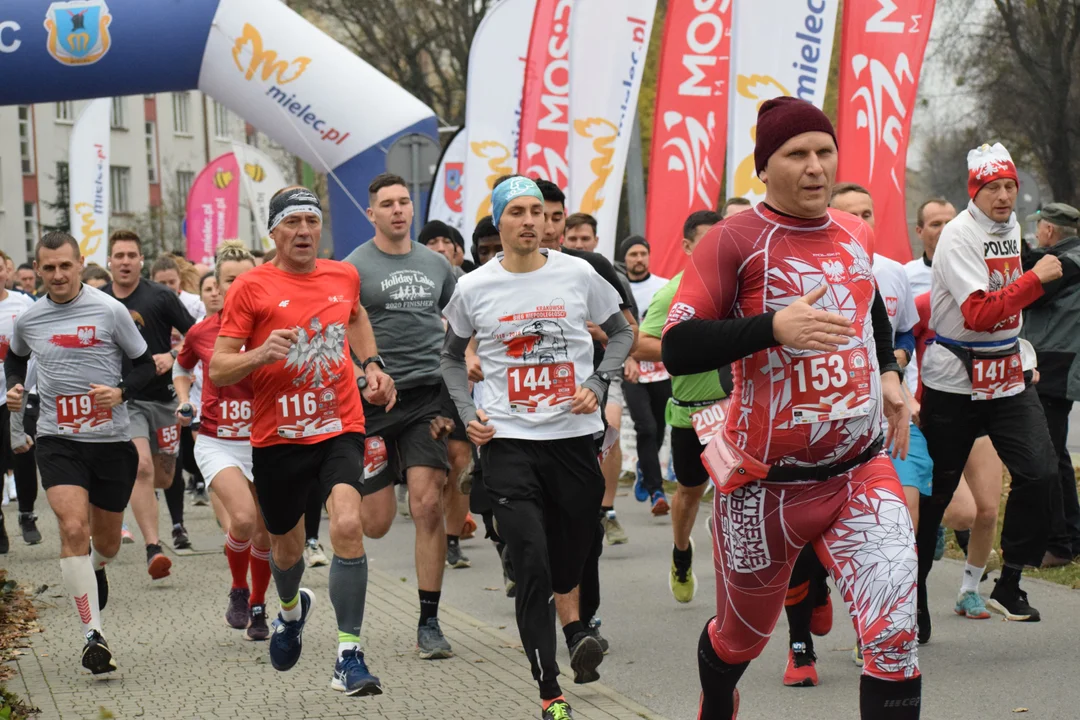 Start 5. Biegu Niepodległości w Mielcu