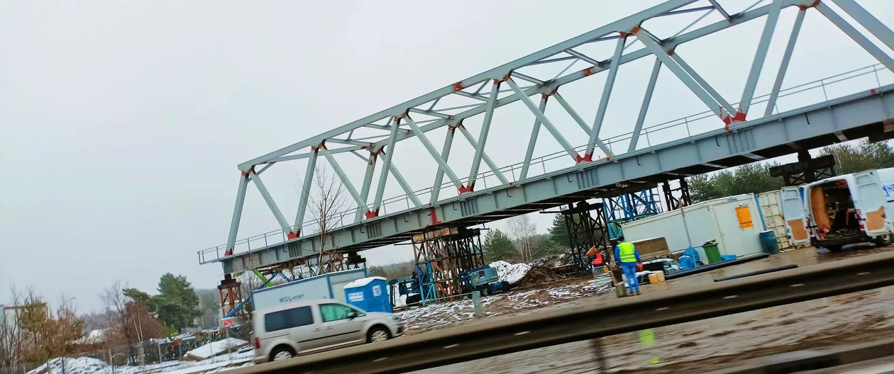 Z Rzeszowa do Jasionki koleją. Powstaje wiadukt nad drogą krajową nr 9 w Rudnej Małej