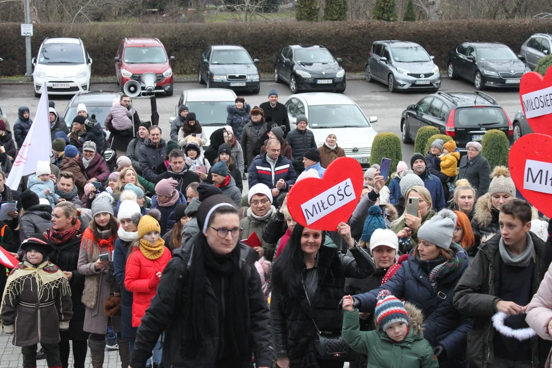 Orszak Trzech Króli w Rzeszowie. Kolęda pokoju z Zalesia do Katedry Rzeszowskiej