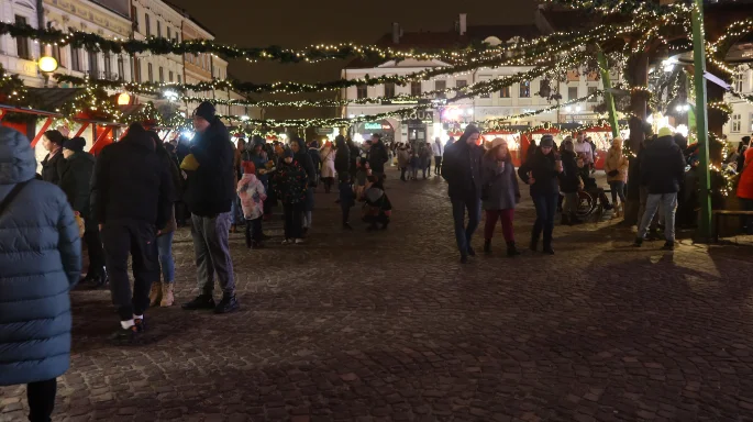 Świąteczne Miasteczko w Rzeszowie w sobotni wieczór [ZDJĘCIA, WIDEO]