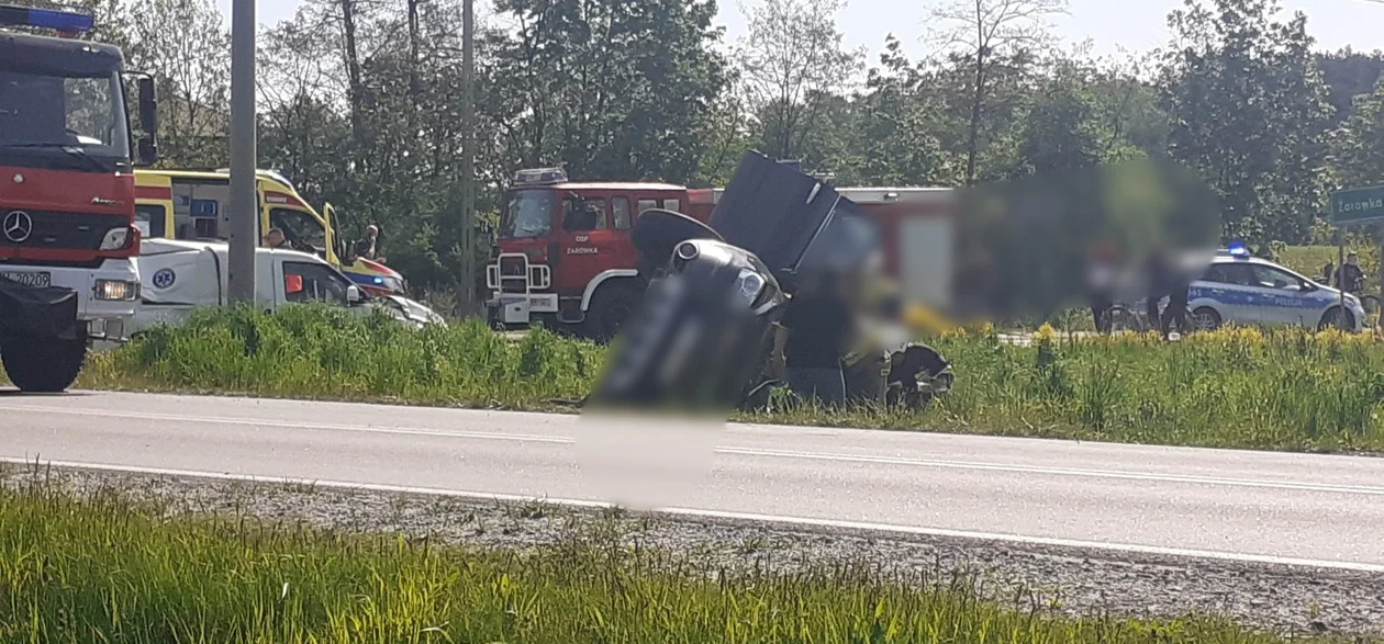 Zderzenie dwóch samochodów w Żarówce. Sprawca w szpitalu [AKTUALIZACJA] - Zdjęcie główne