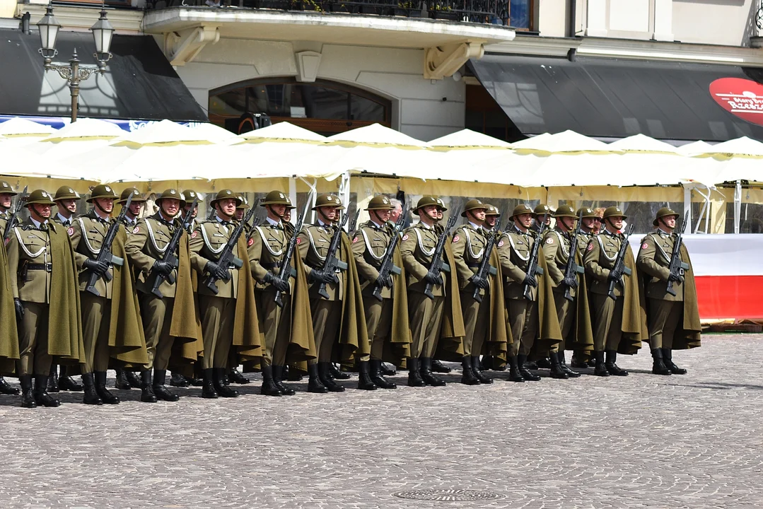 Obchody Dnia Flagi Rzeczypospolitej Polskiej na Rynku w Rzeszowie