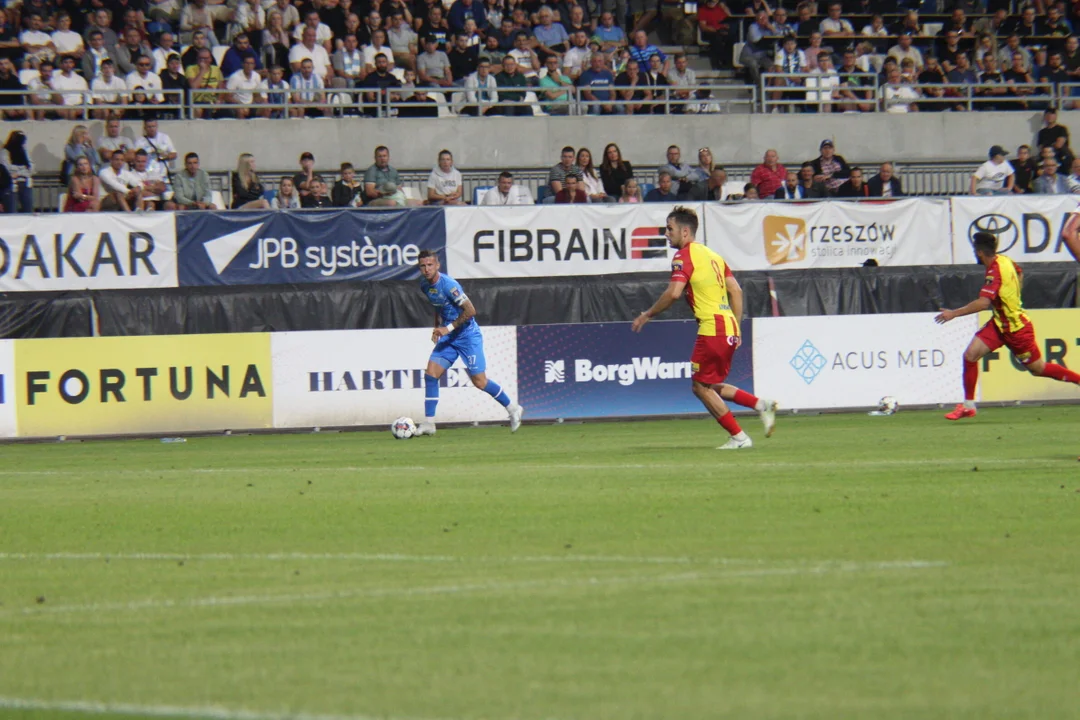 Puchar Polski: Zdecydowały karne. Stal Rzeszów przegrywa w Pucharze Polski z ekstraklasową Koroną Kielce (3-3, 7-8 rz.k)