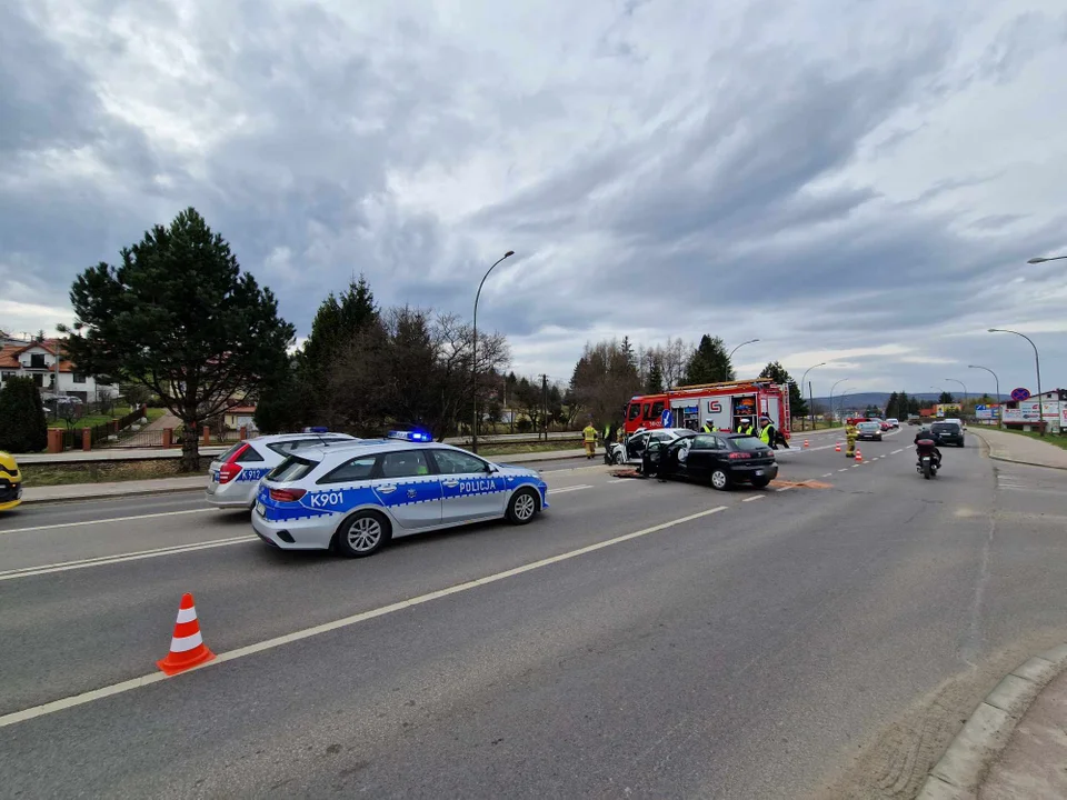 Wypadek na ul. Krakowskiej w Sanoku. Cztery osoby w szpitalu [ZDJĘCIA]