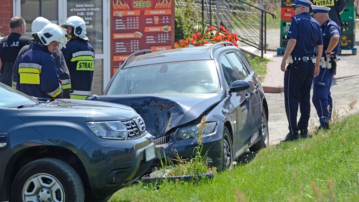 Zderzenie dwóch samochodów w Cmolasie