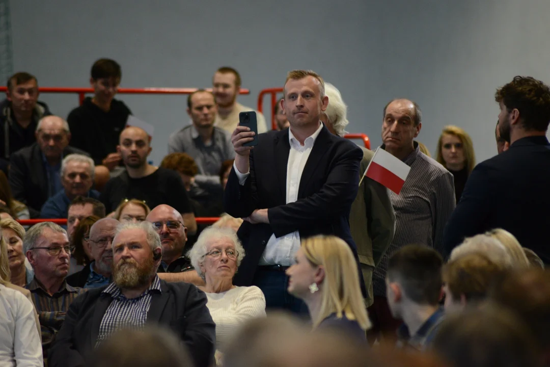 Donald Tusk w Tarnobrzegu. Tłumy mieszkańców na spotkaniu