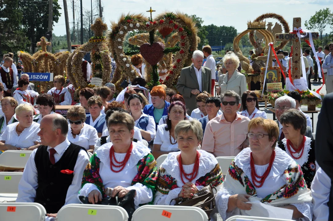 Już 21 sierpnia w powiecie mieleckim rozpoczyna się Święto Plonów. Zobaczcie archiwalne zdjęcia z Dobrynina, Czermina, Zgórska, Gawłuszowic - Zdjęcie główne