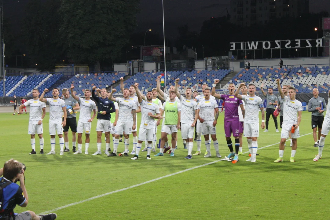 Stal Rzeszów w kolejnej rundzie Pucharu Polski! [ZDJĘCIA Z MECZU] - Zdjęcie główne