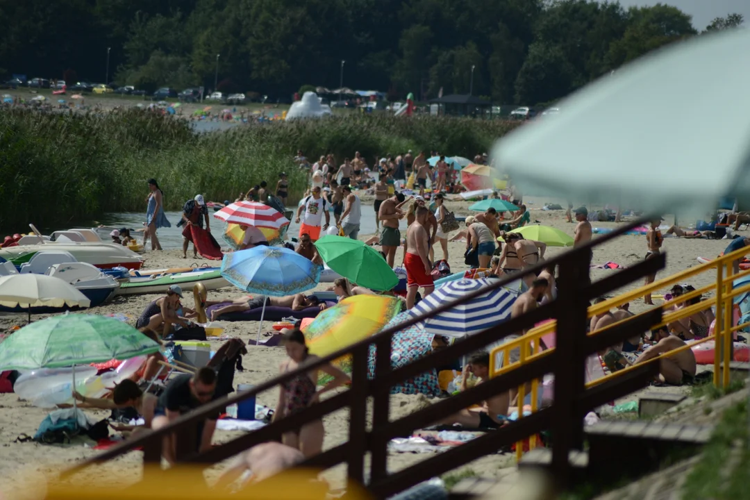 Tłumy nad Jeziorem Tarnobrzeskim - zobacz zdjęcia z sobotniego plażowania