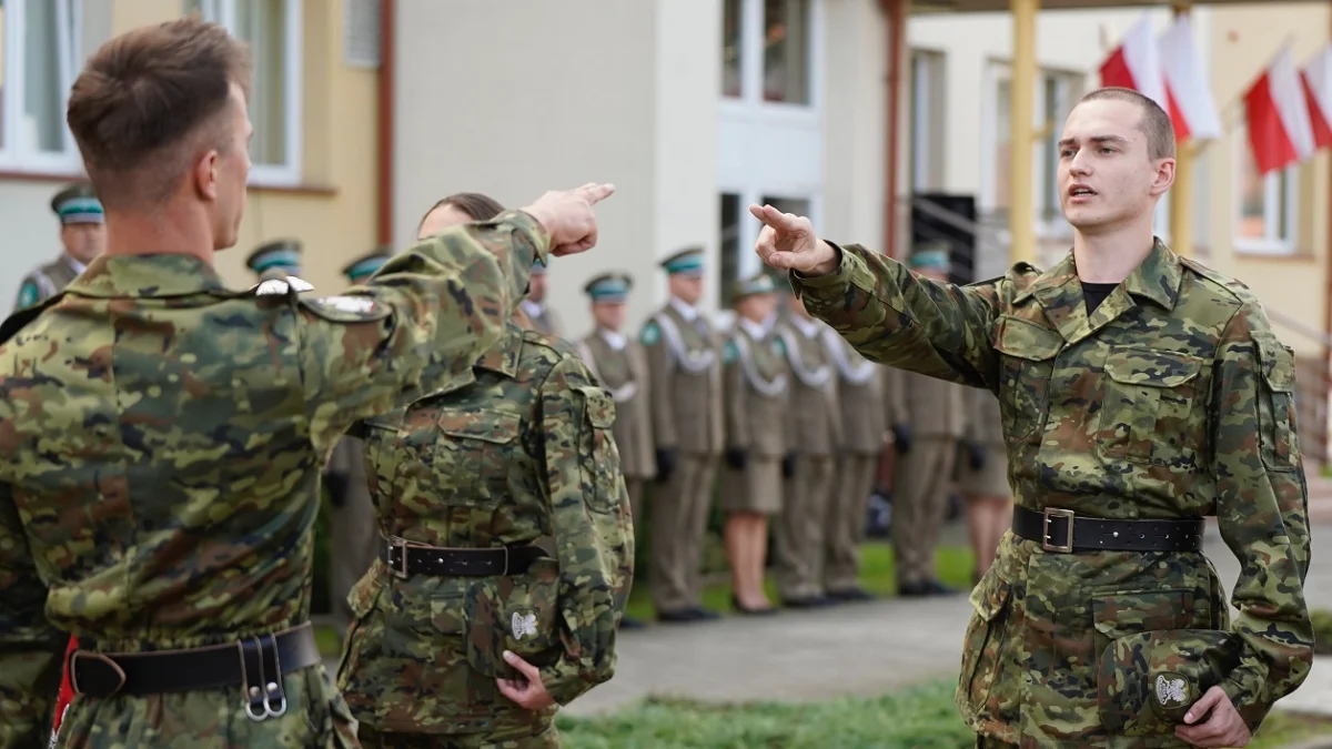 Nowi funkcjonariusze w Bieszczadzkim Oddziale Straży Granicznej. Po kursach rozpoczną służbę między innymi w Krościenku i Czarnej Górnej [ZDJĘCIA] - Zdjęcie główne