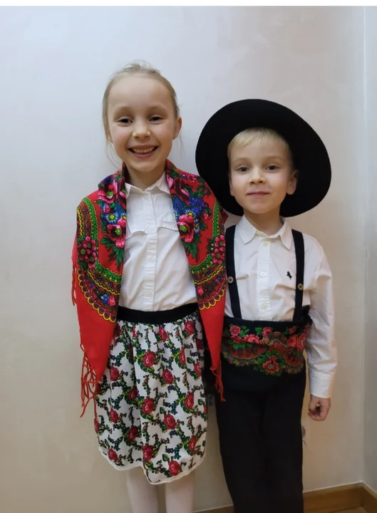 Przedszkolaki prezentują swoje talenty