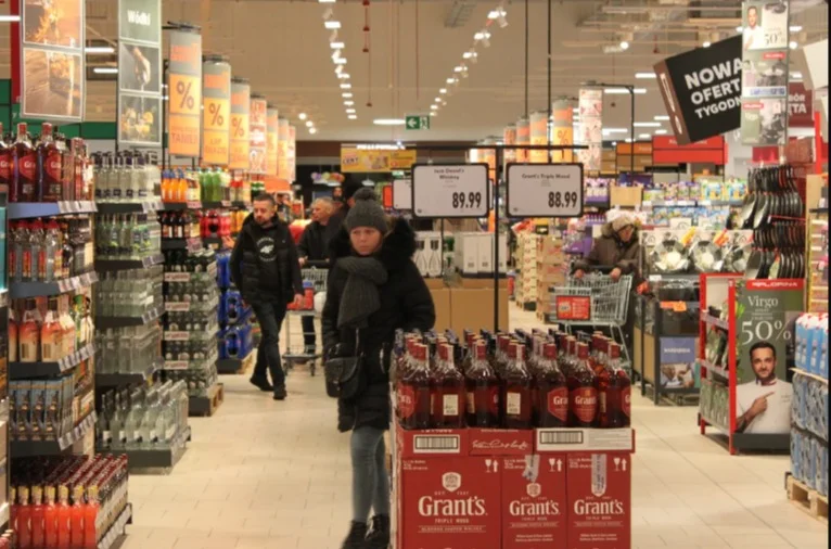 Kaufland na alei Rejtana pół tygodnia po otwarciu