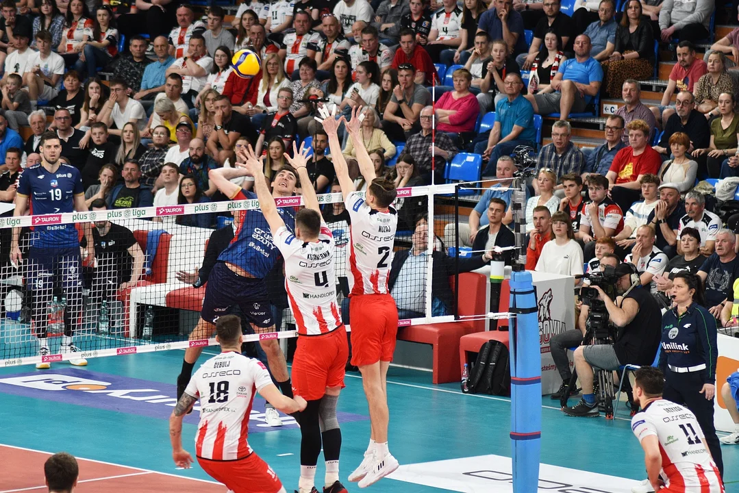 Drugi półfinałowy mecz siatkarskiej PlusLigi: Asseco Resovia Rzeszów - Grupa Azoty ZAKSA Kędzierzyn-Koźle (1:3)