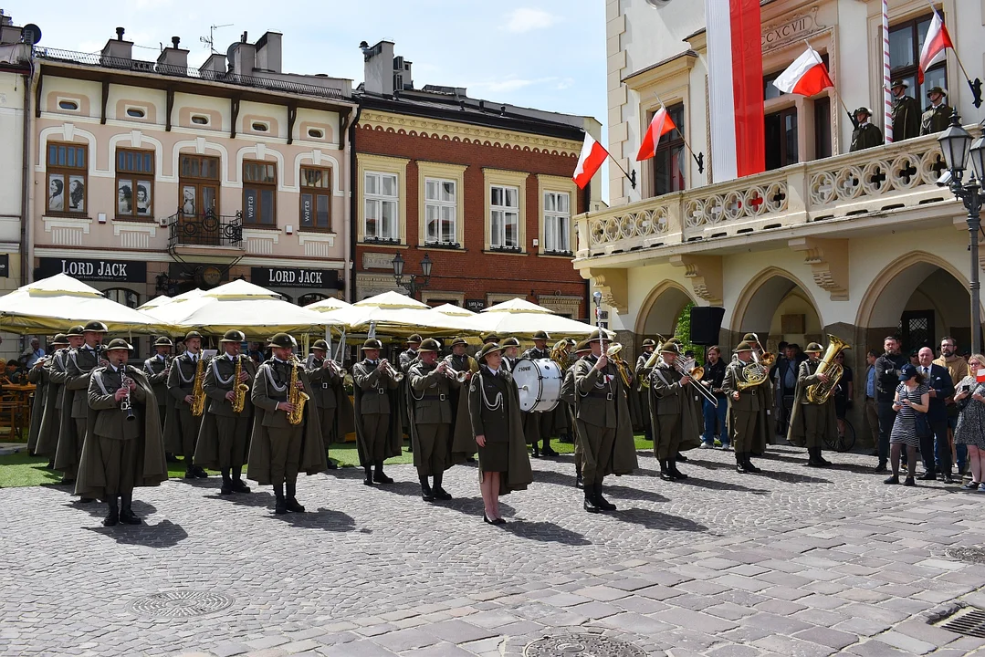 Obchody Dnia Flagi Rzeczypospolitej Polskiej na Rynku w Rzeszowie