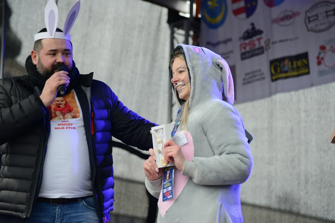 Rekord Polski dla Bartoszka Jędrasika chorego na SMA. W Tarnobrzegu zgromadziło się ponad 500 osób przebranych za króliki