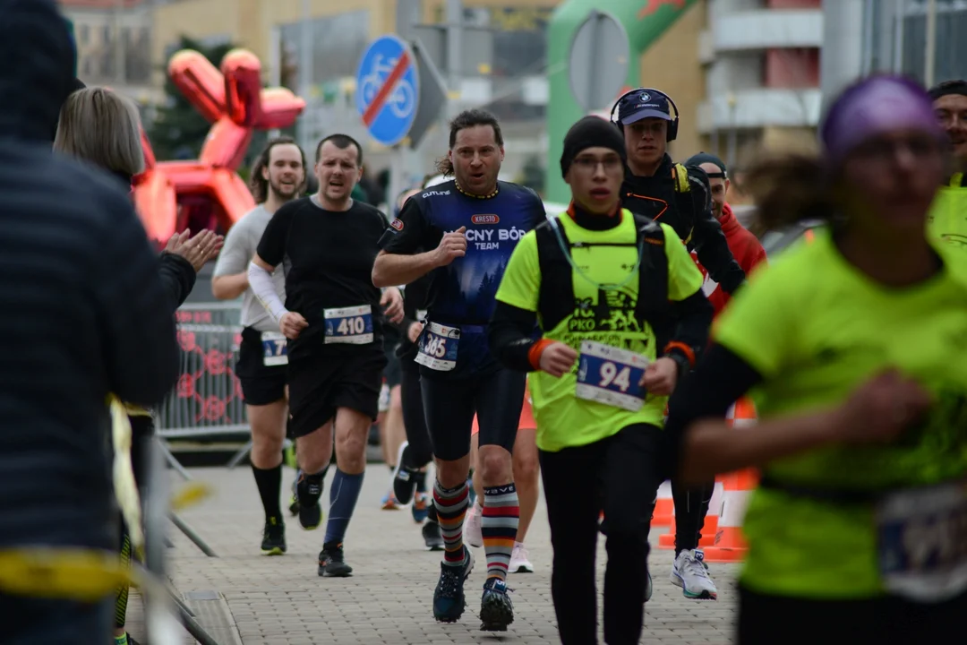 Mnóstwo biegaczy z całego regionu i nie tylko na 16. PKO Półmaratonie Rzeszowskim oraz 8. PKO Sztafecie Półmaratońskiej - zdjęcia część 2