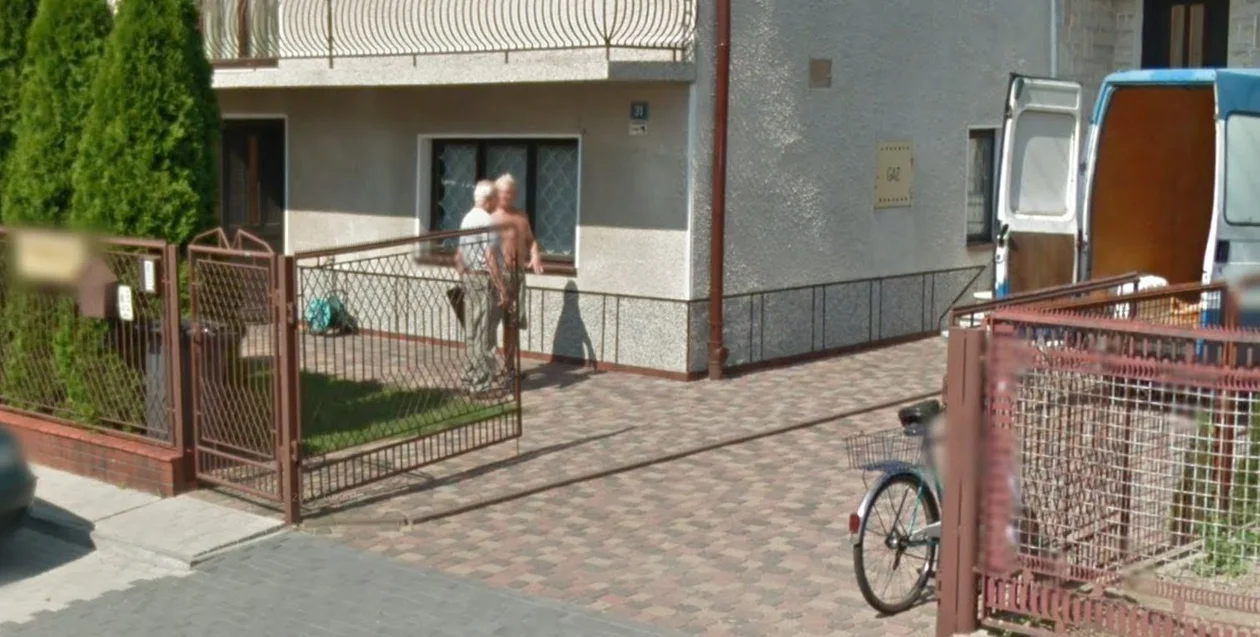 Mieszkańcy Mielca na zakupach, spacerze, w pracy i drodze ze szkoły uchwyceni przez kamery Google Street View