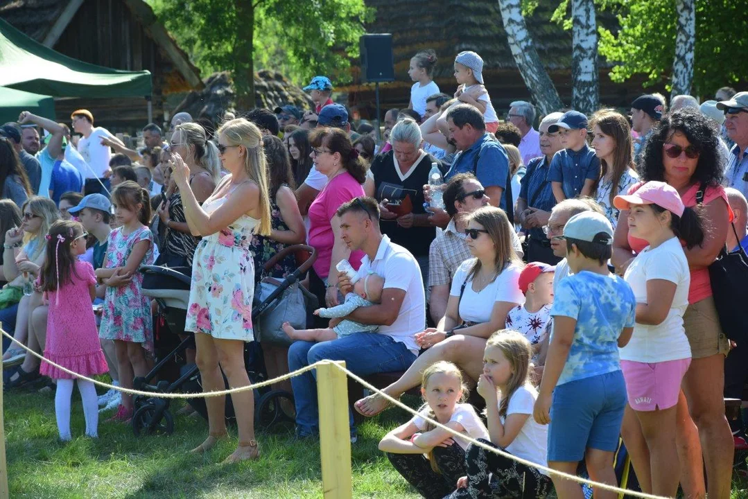 Tłumy na imprezie w skansenie w Kolbuszowej.