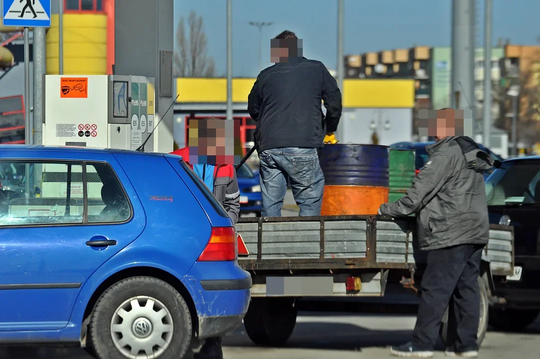 Kolejki na stacjach benzynowych w Mielcu na początku wojny