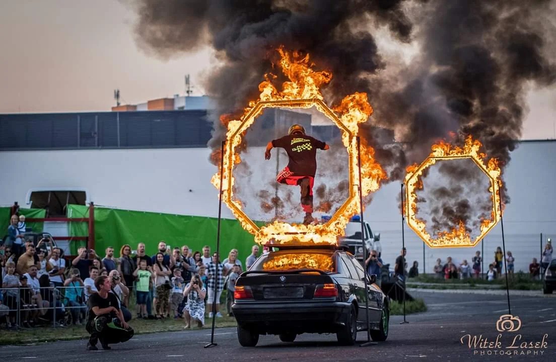 Kaskaderzy filmowi na żywo! Zdobądź bilety na spektakularne show - Zdjęcie główne