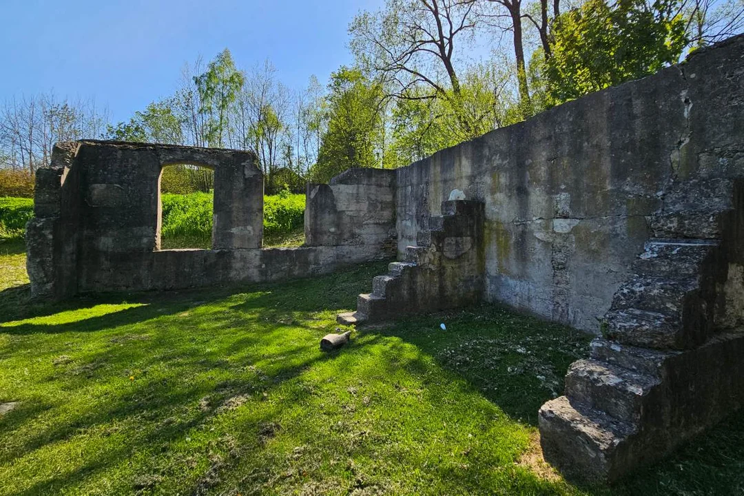 Lutowiska. Ruiny synagogi