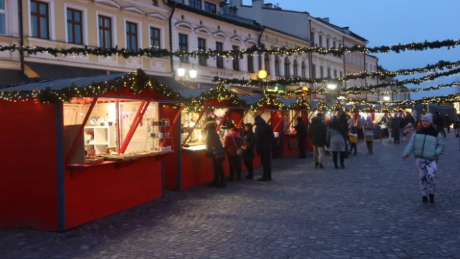 Świąteczne Miasteczko w Rzeszowie w sobotni wieczór [ZDJĘCIA, WIDEO]