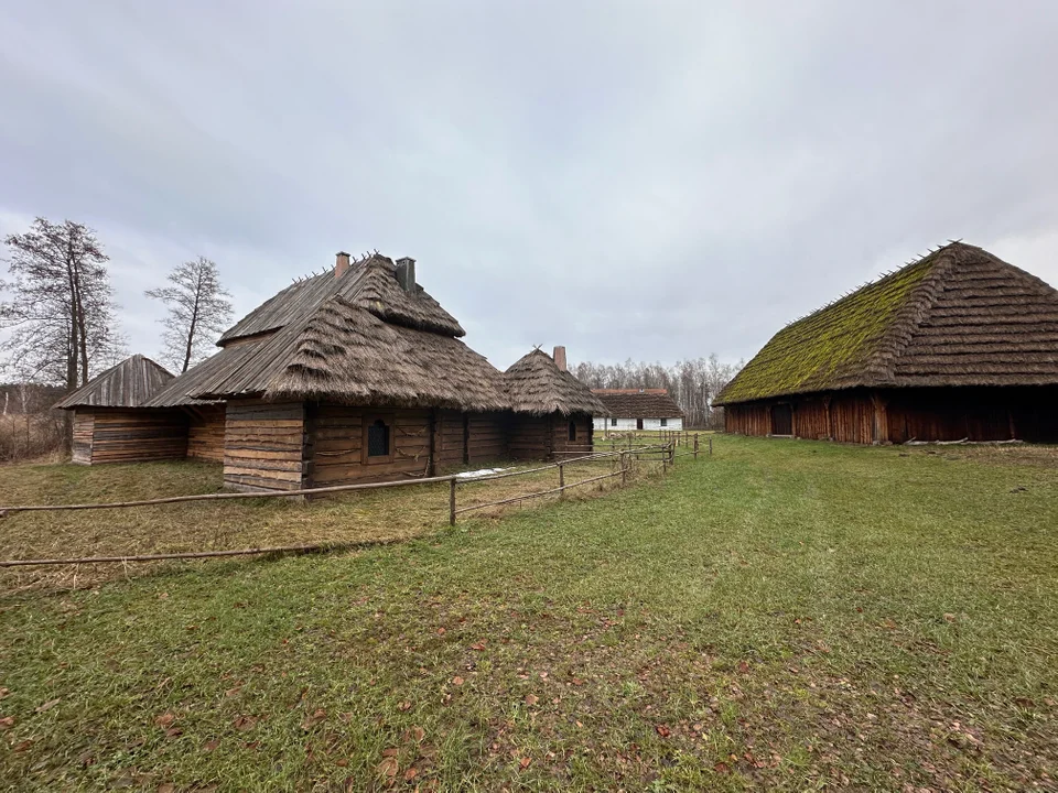 Wieś Adamczycha z serialu 1670 na żywo w Kolbuszowej