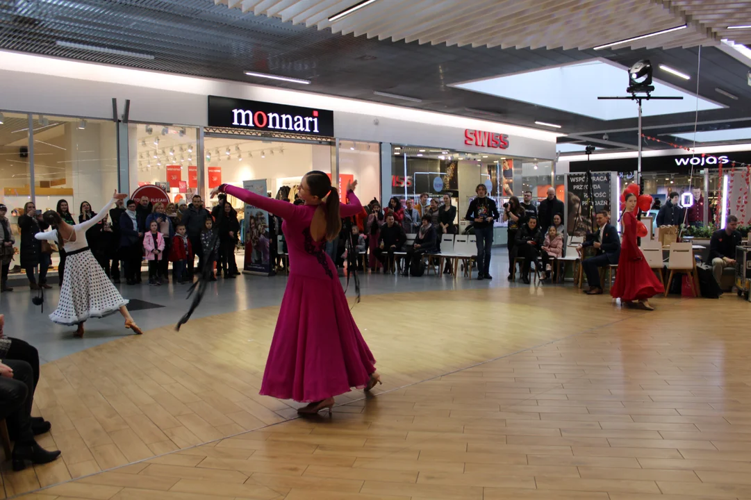 Występ tancerzy Centrum Tańca Gala podczas grania WOŚP