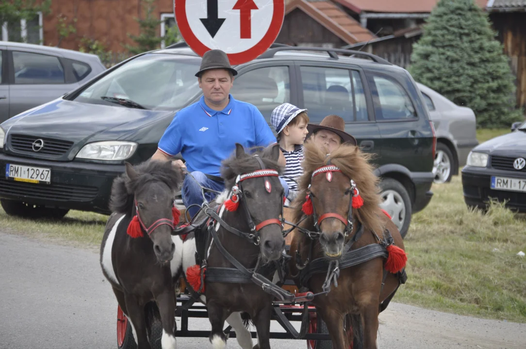 Parada konna w Żarówce