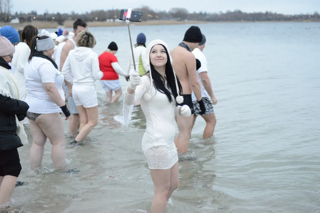 "Jezioro Aniołów" w lutym. Zobaczcie zdjęcia z plaży Jeziora Tarnobrzeskiego