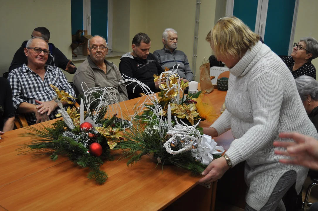 Klub Seniora ,, Natura" pod okiem pani Elizy tworzy własne arcydzieła