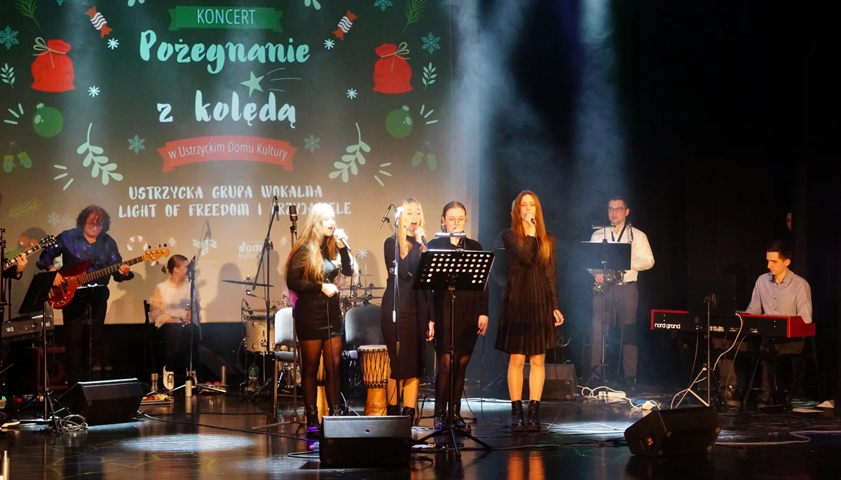 "Pożegnanie z kolędą" w Ustrzykach Dolnych. Koncert zespołu „Light Of Freedom” i przyjaciele oraz Ustrzyckiej Grupy Wokalnej [ZDJĘCIA] - Zdjęcie główne