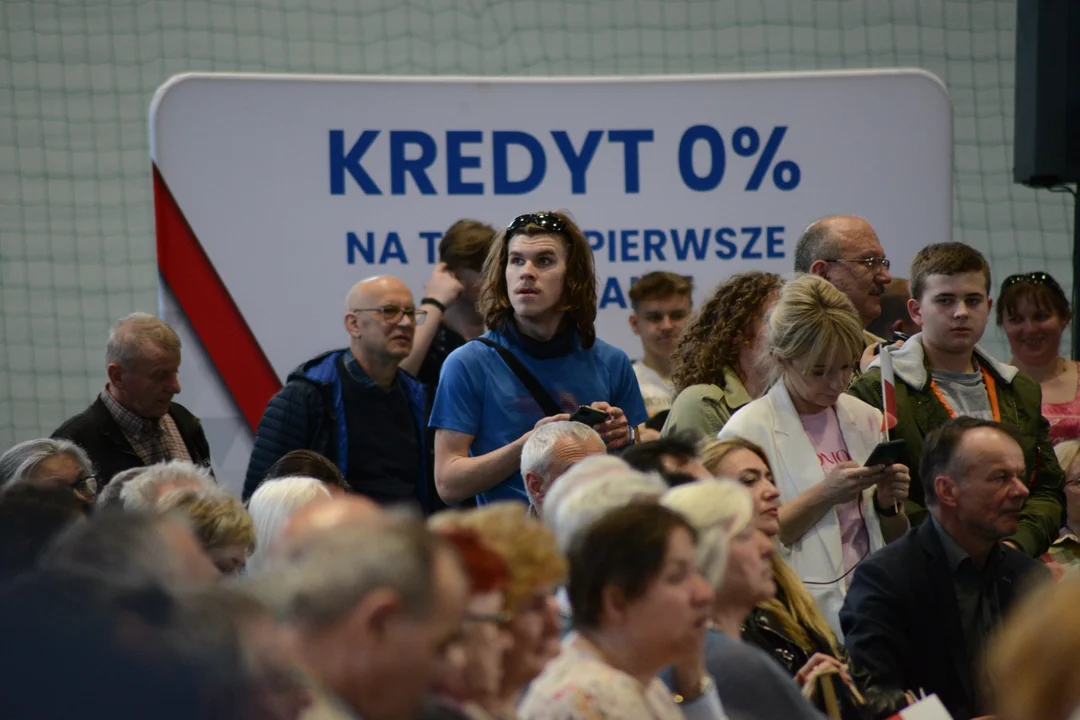 Donald Tusk w Tarnobrzegu. Tłumy mieszkańców na spotkaniu