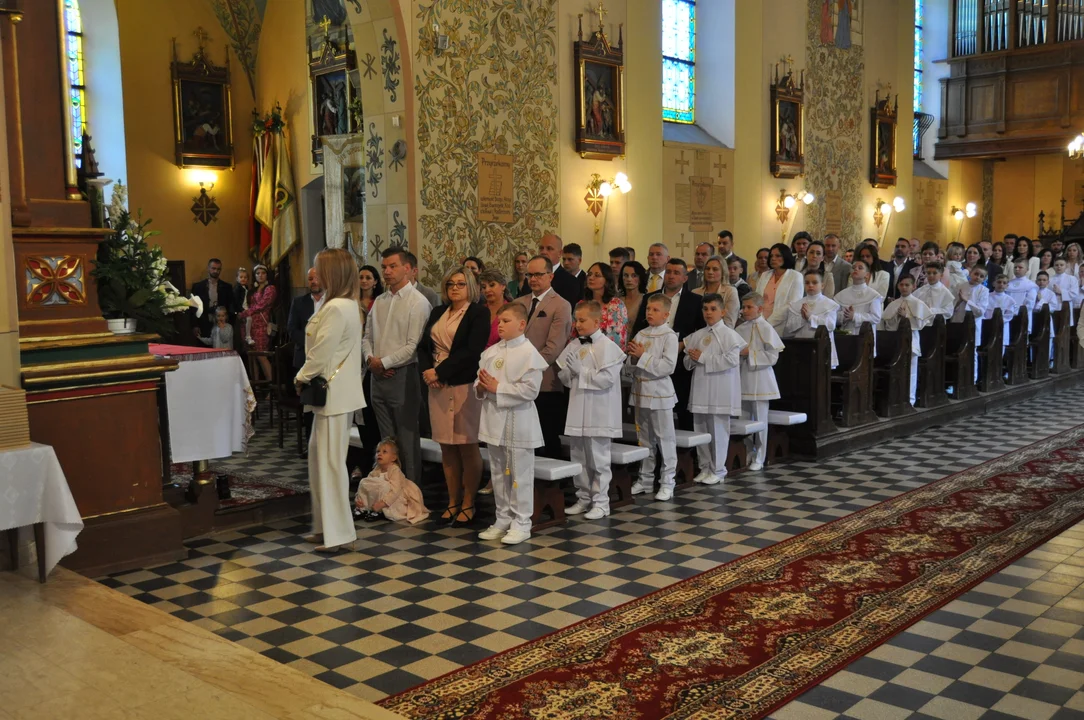 Uroczystość Pierwszej Komunii św. w Przecławiu dzieci z ZSP w Tuszymie