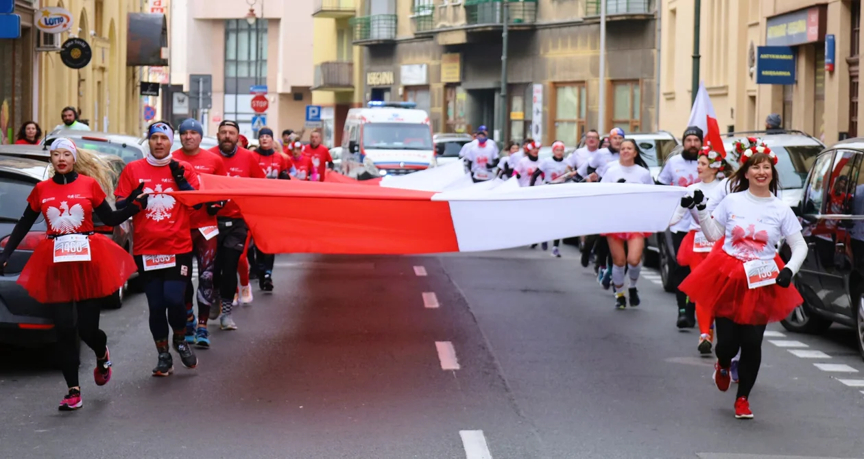 12. PKO Bieg Niepodległości - rozgrzewka i start