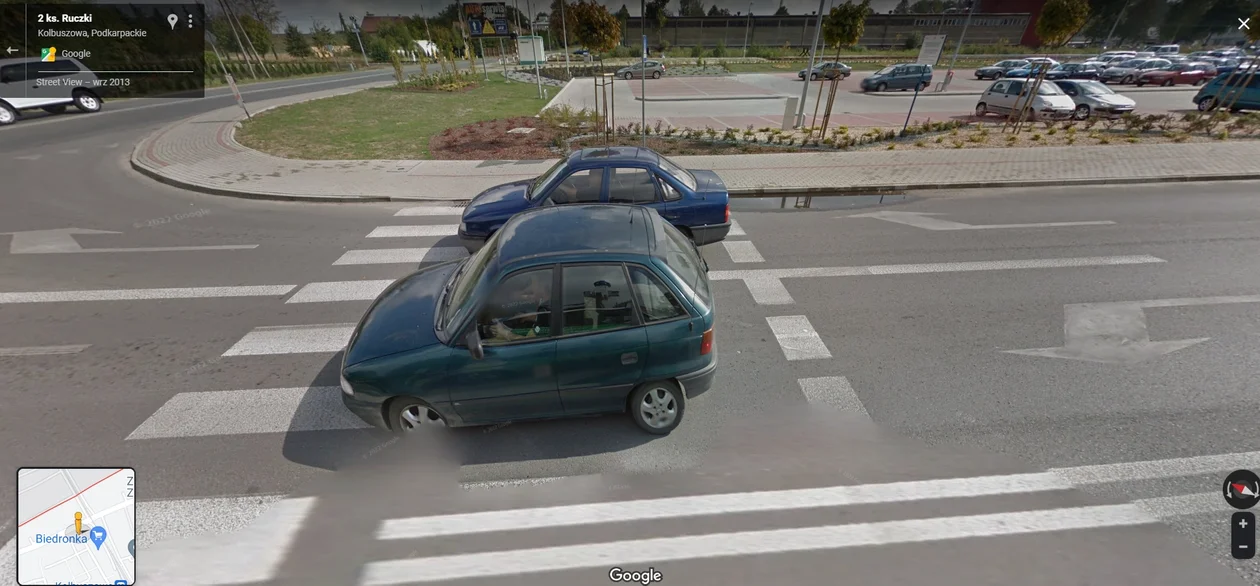 Google Street View - kto został przyłapany przez auto z aparatem