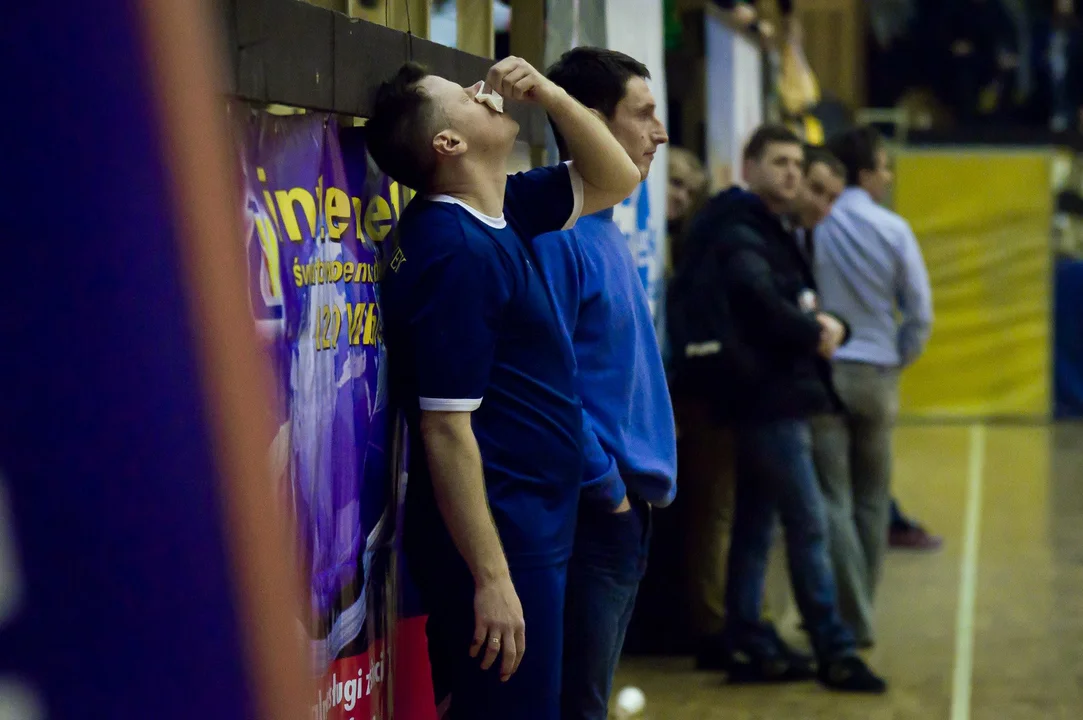 "Siarkowcy Dzieciakom 2013" - licytacje, kibice na trybunach, a na parkiecie - Mateusz Borek, Jacek Bąk, Mariusz Kukiełka, Cezary Kucharski, Tomasz Kłos i wielu innych