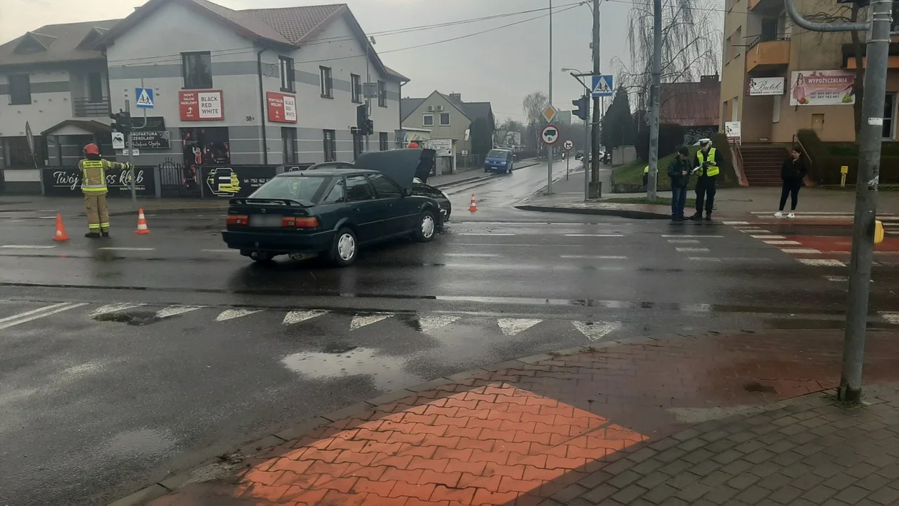 Zderzenie aut na skrzyżowaniu Sienkiewicza i Kurasia w Tarnobrzegu