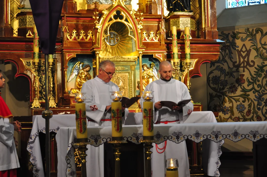 Parafianie w Przecławiu świętowali z pięknymi palmami własnego wykonania