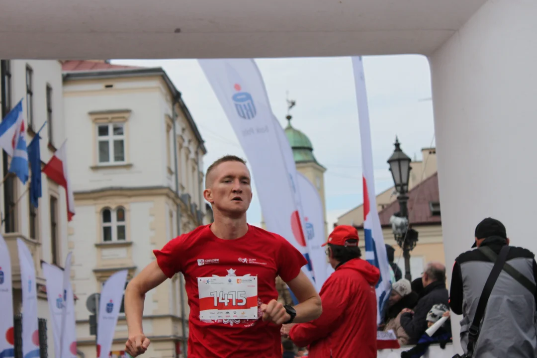 10. PKO Bieg Niepodległości. Szczęśliwi biegacze na mecie