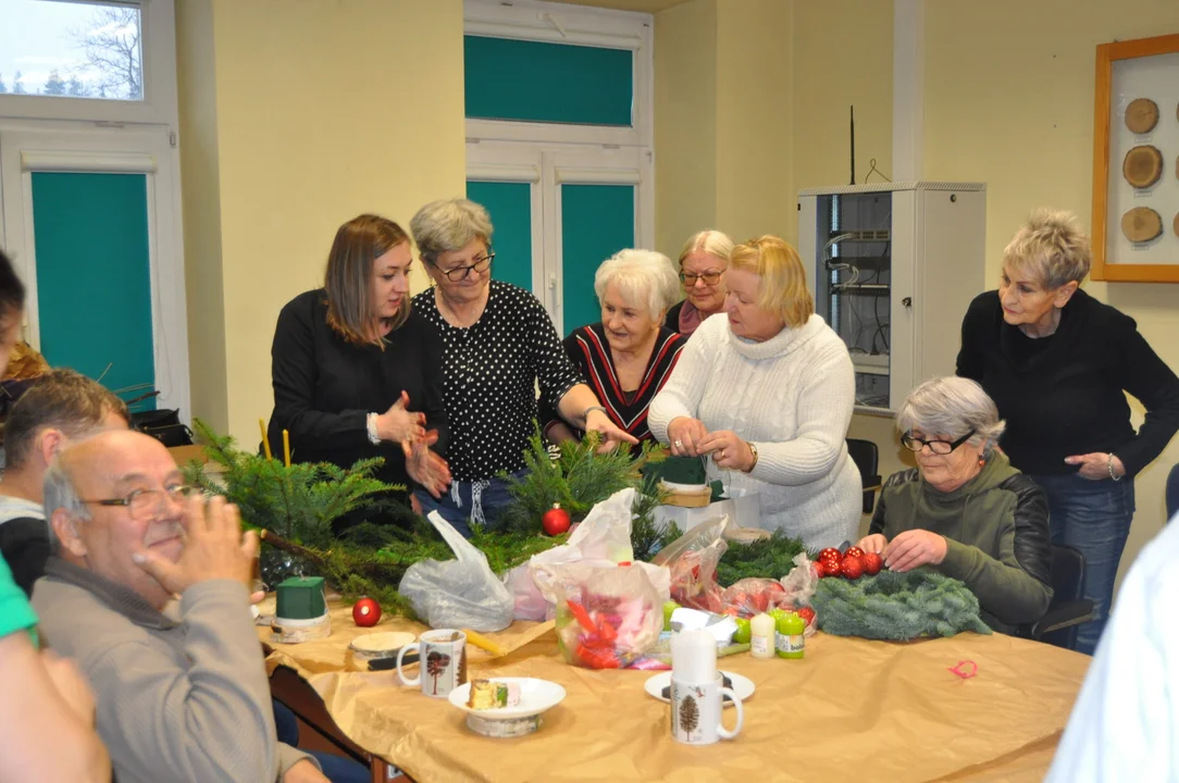 Klub Seniora ,, Natura" pod okiem pani Elizy tworzy własne arcydzieła