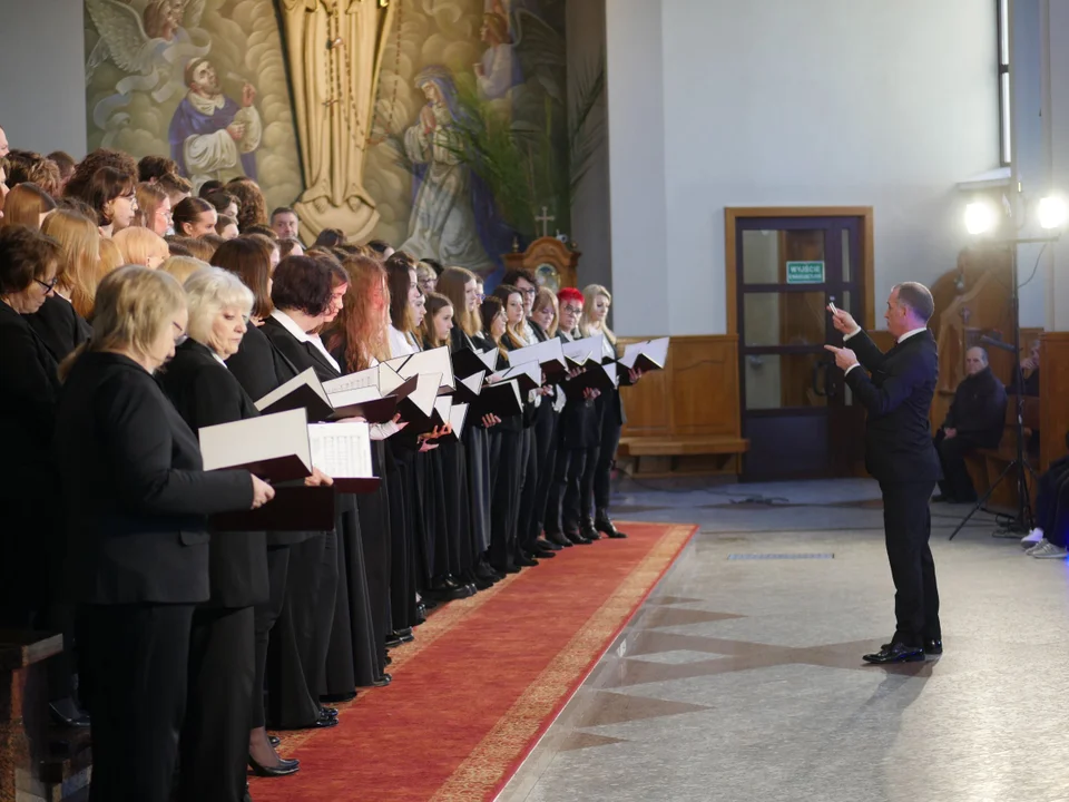 To było pasyjne i muzyczne misterium - Za nami koncert mieleckich chórów [ZDJĘCIA] - Zdjęcie główne