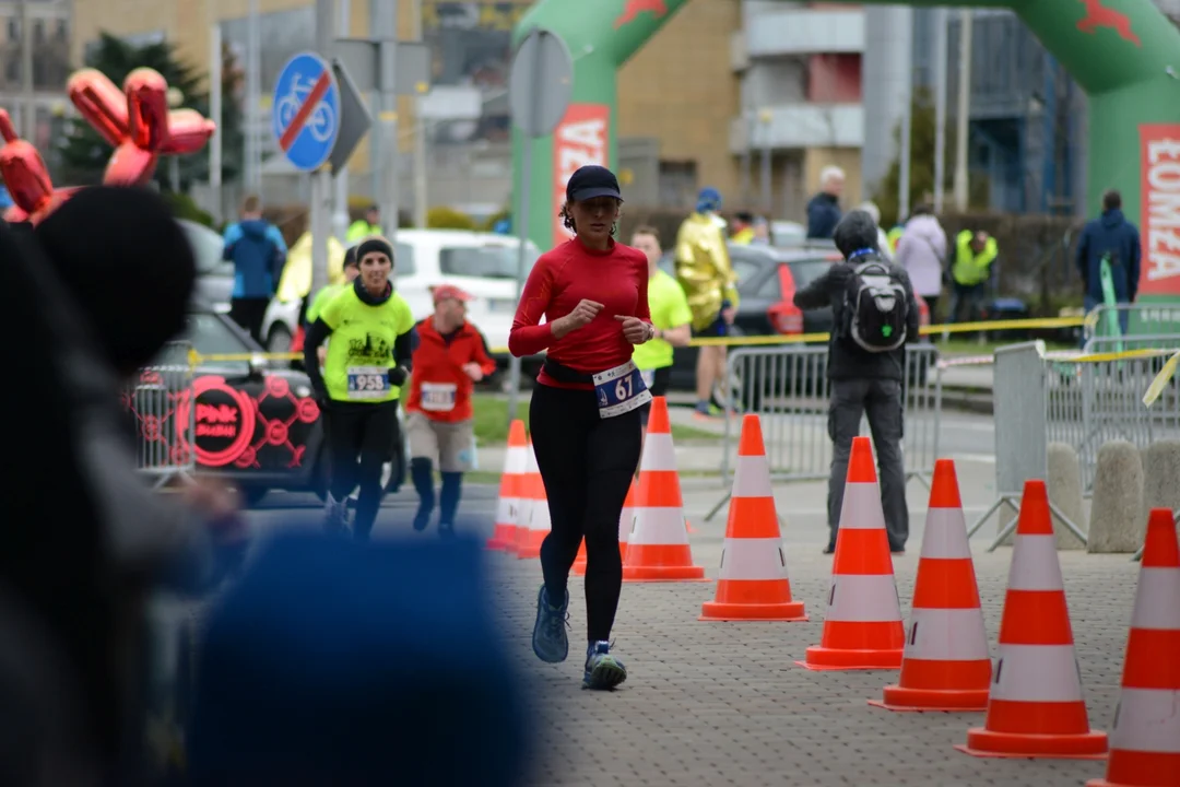 Mnóstwo biegaczy z całego regionu i nie tylko na 16. PKO Półmaratonie Rzeszowskim oraz 8. PKO Sztafecie Półmaratońskiej - zdjęcia część 2