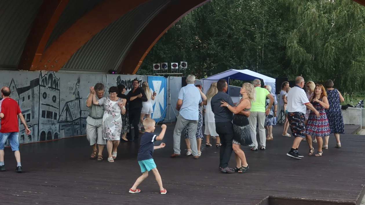 Potańcówka miejska na osiedlu Krakowska-Południe [ZDJĘCIA - WIDEO] - Zdjęcie główne