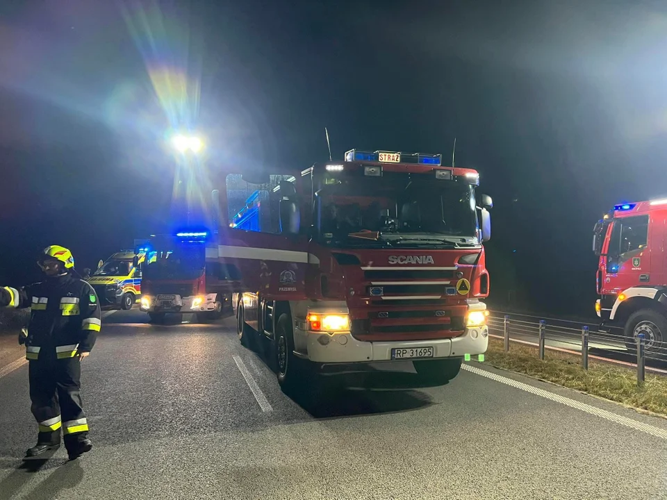 Osiem osób rannych! Wypadek na drodze krajowej numer 28 w Hurku