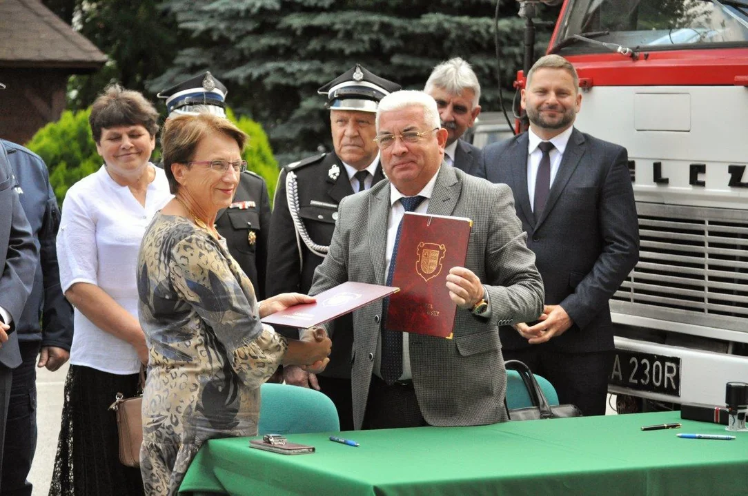 Druhowie OSP Niwiska przekazali wóz bojowy Jelcz strażakom ze wsi Polanica w Ukrainie [ZDJĘCIA] - Zdjęcie główne