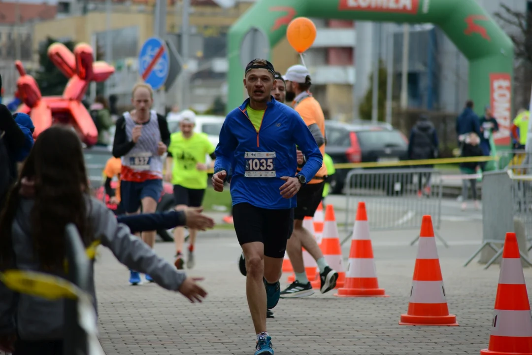 16. PKO Półmaraton Rzeszowski oraz 8. PKO Sztafeta Półmaratońska w Rzeszowie - dużo zdjęć z trasy i mety